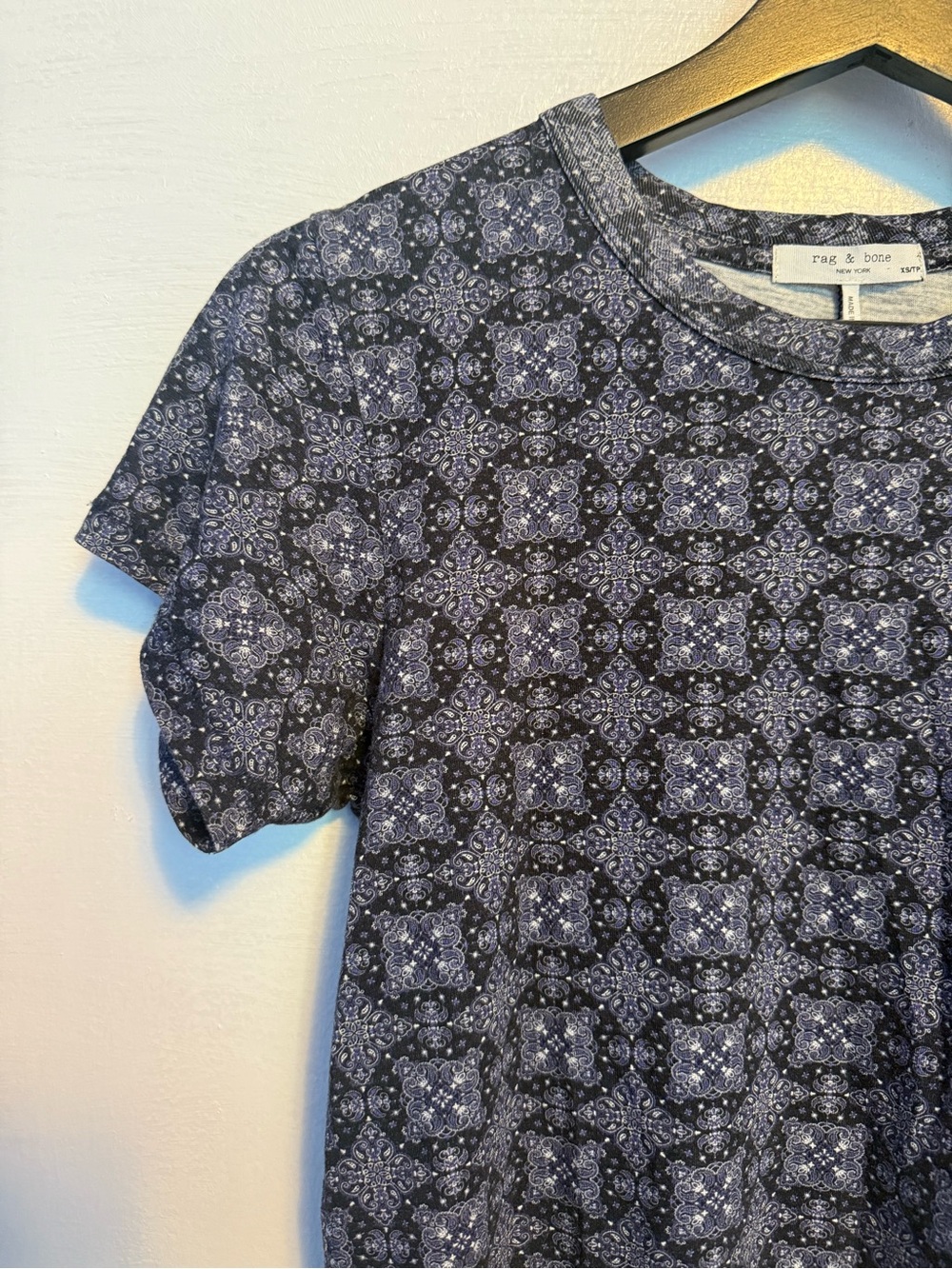 Rag & Bone Allover Angle Paisley Tee in Midnight - Picture 5 of 14